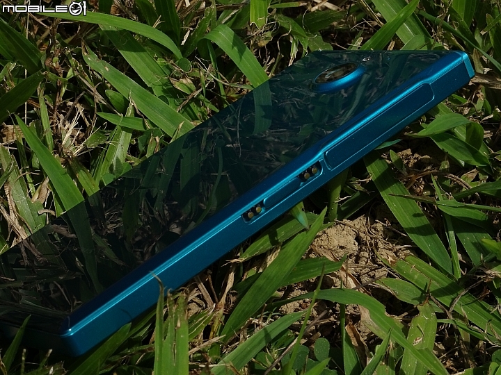 上市一年半才入手的 ARROWS NX F-04G 開箱!