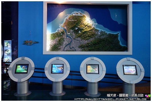 【無料景點】來「北海岸遊憩探索館」乘海破浪、生態探險吧!! (北海岸半日遊~石門婚紗廣場、富貴角燈塔、季節限定老梅綠石槽)