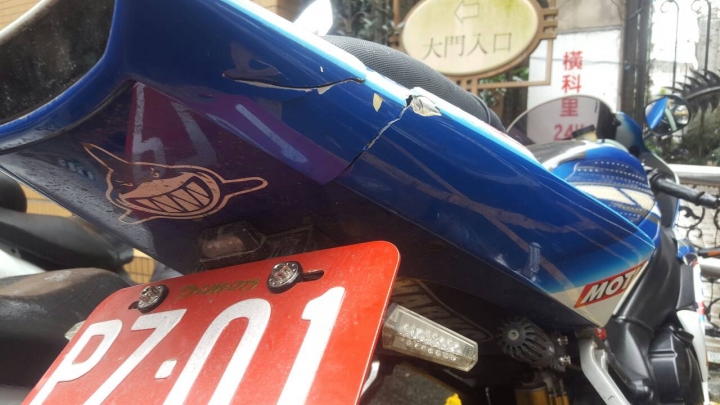 關於機車停著被弄倒