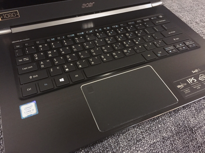 黑色Acer Swift 5比較UX410後開箱分享