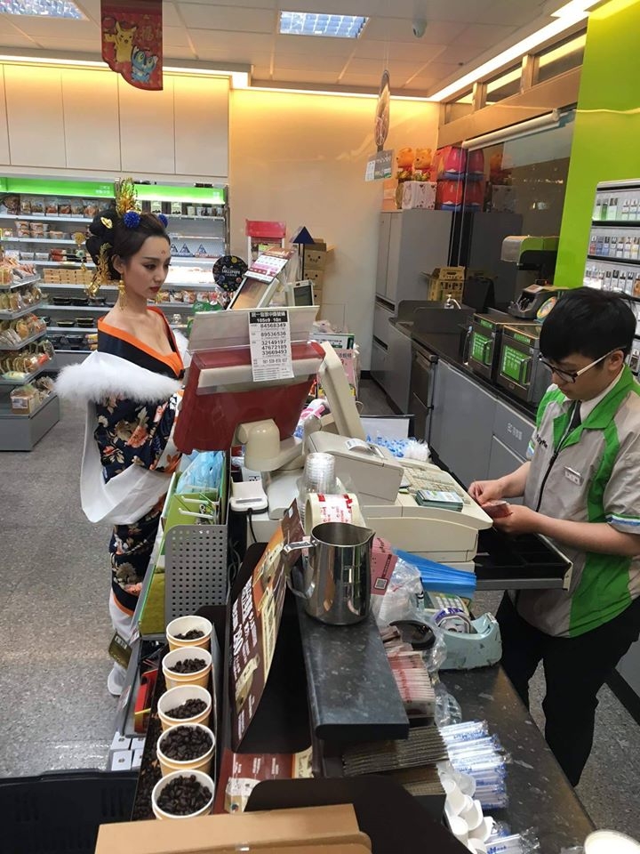 大家老實說.看到這樣的女人在你面前.你的反應會是怎樣?