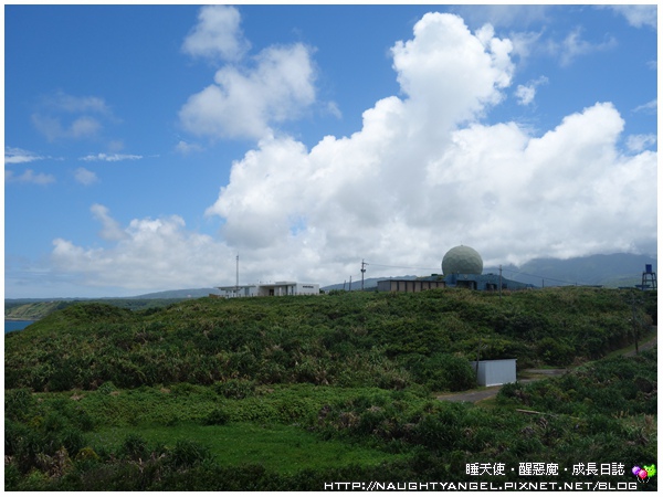【無料景點】來「北海岸遊憩探索館」乘海破浪、生態探險吧!! (北海岸半日遊~石門婚紗廣場、富貴角燈塔、季節限定老梅綠石槽)