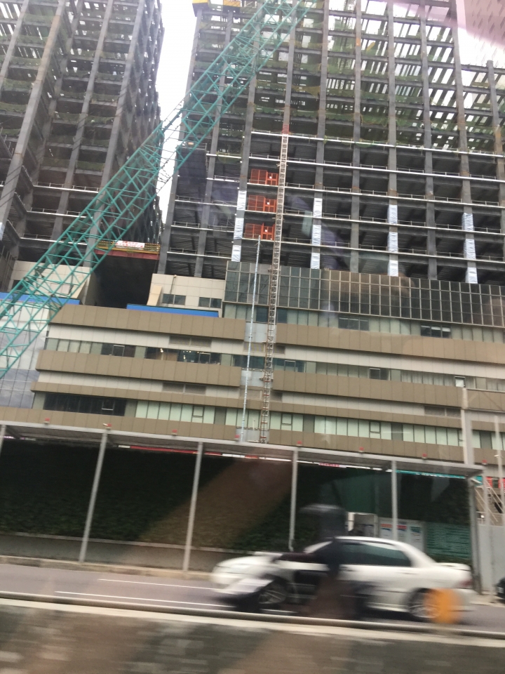 汐止遠雄底下營業，樓上繼續蓋...？