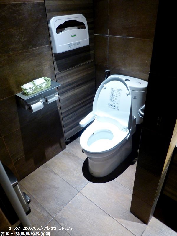 (((高雄食記)))鼓山區金荷mini精緻涮涮鍋之40盎司無敵戰斧牛排，當月生日壽星有優惠