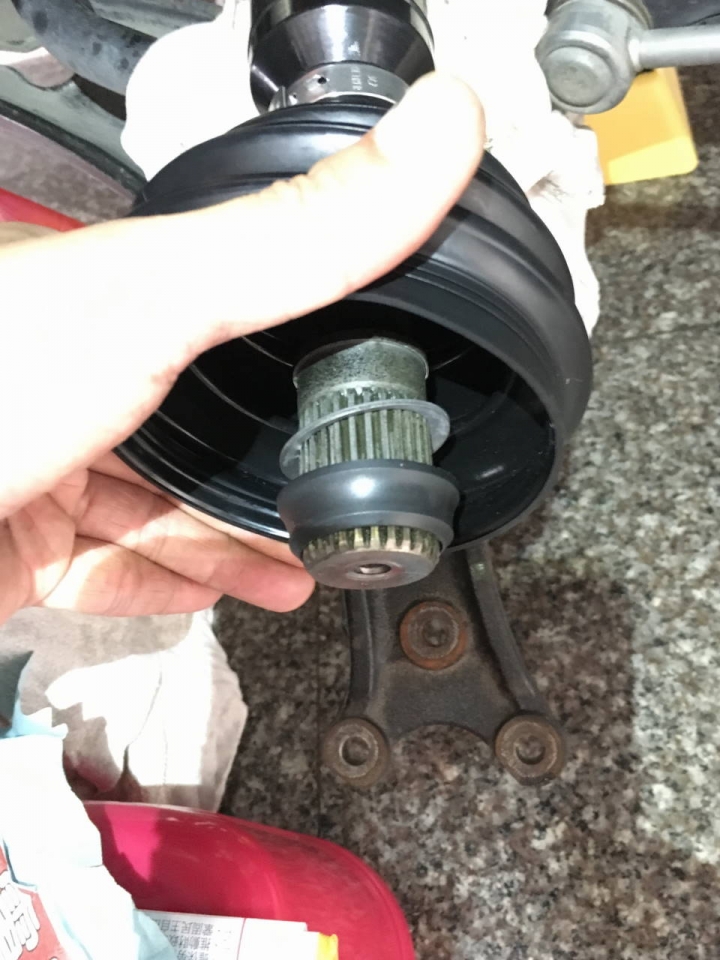 AUDI A3 更換避震器防塵套與傳動軸防塵套( Golf V GTI 也適用)