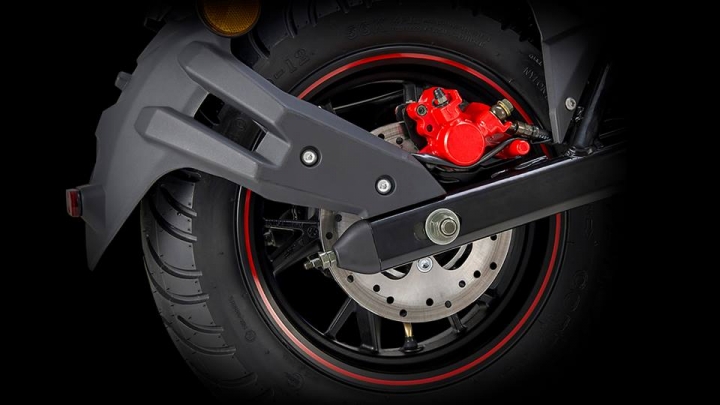 快上市了小檔車BENELLI NAKE-TNT135 國外改裝展