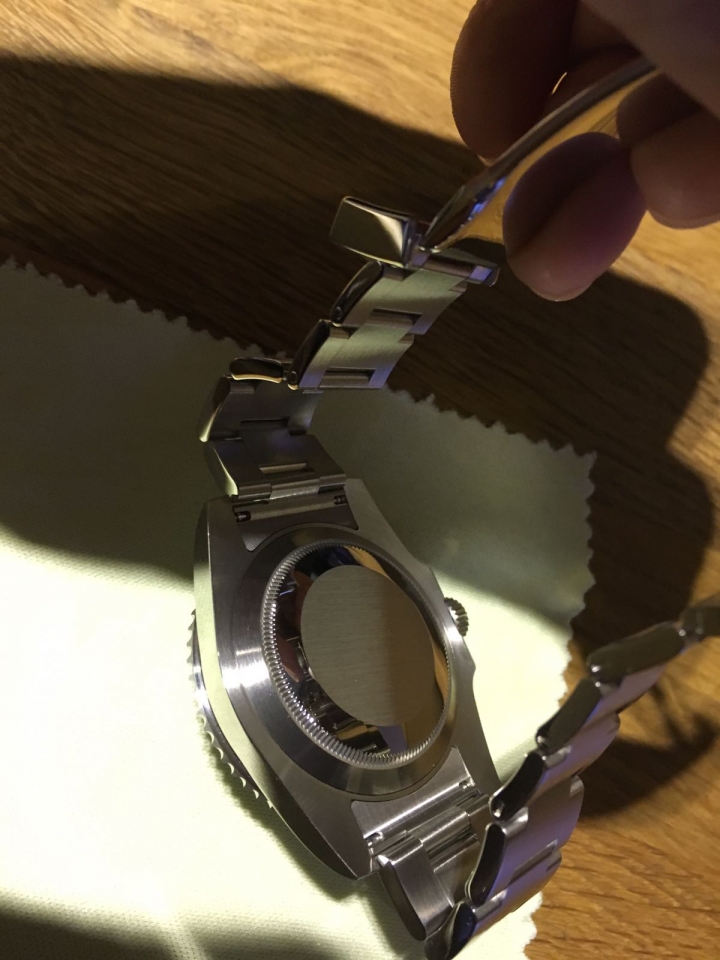 請教各位勞友們看一看這支116610LV?