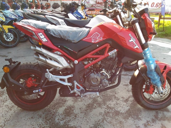快上市了小檔車BENELLI NAKE-TNT135 國外改裝展