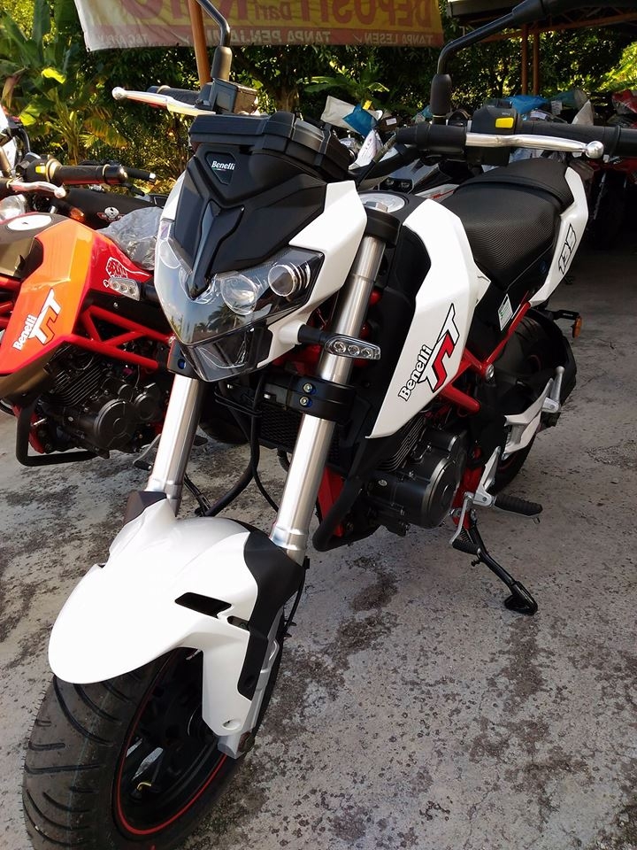 快上市了小檔車BENELLI NAKE-TNT135 國外改裝展