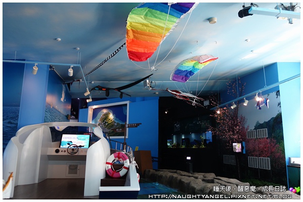 【無料景點】來「北海岸遊憩探索館」乘海破浪、生態探險吧!! (北海岸半日遊~石門婚紗廣場、富貴角燈塔、季節限定老梅綠石槽)