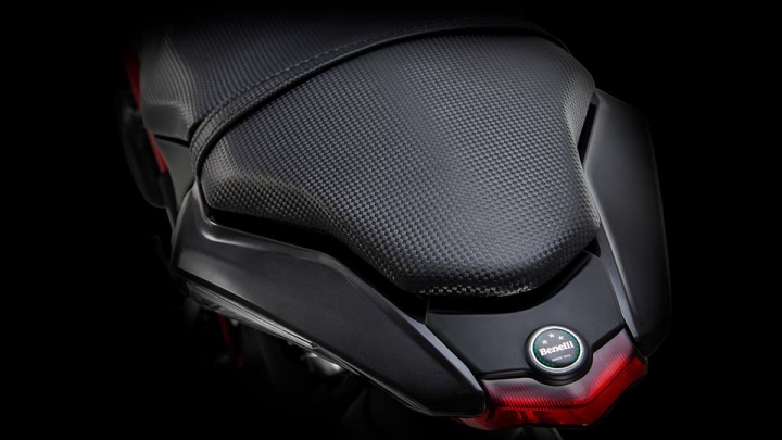 快上市了小檔車BENELLI NAKE-TNT135 國外改裝展
