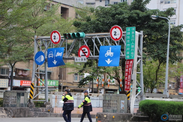 硬闖地下道損失百萬貨物