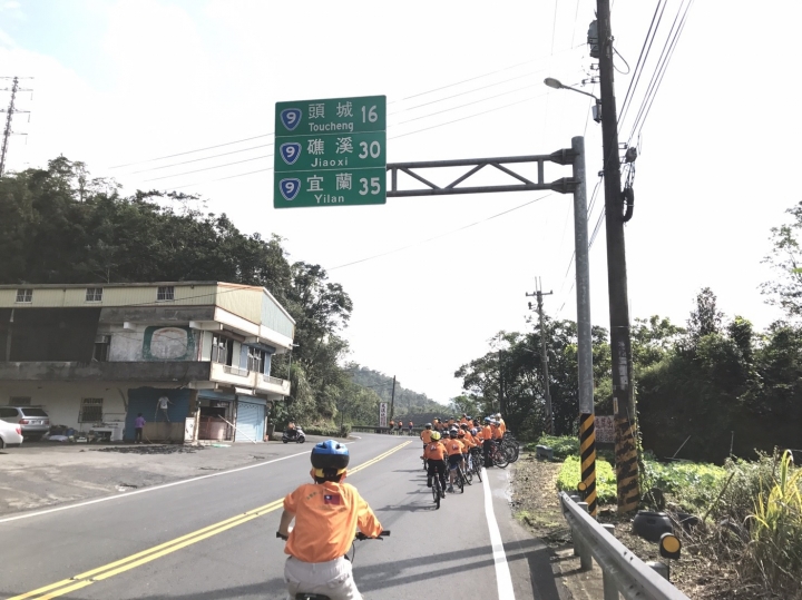 橘色小兵騎北宜