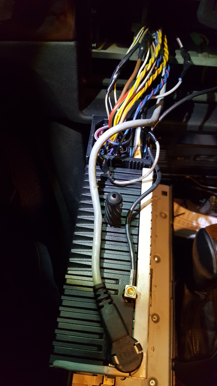 請問520i e39 1999年出廠的音響如何換成AUTONET jce-62主機？