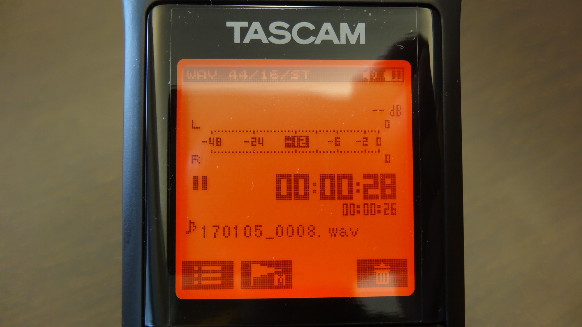 [開箱]TASCAM DR-22WL 線性PCM錄音機 (支援WIFI)