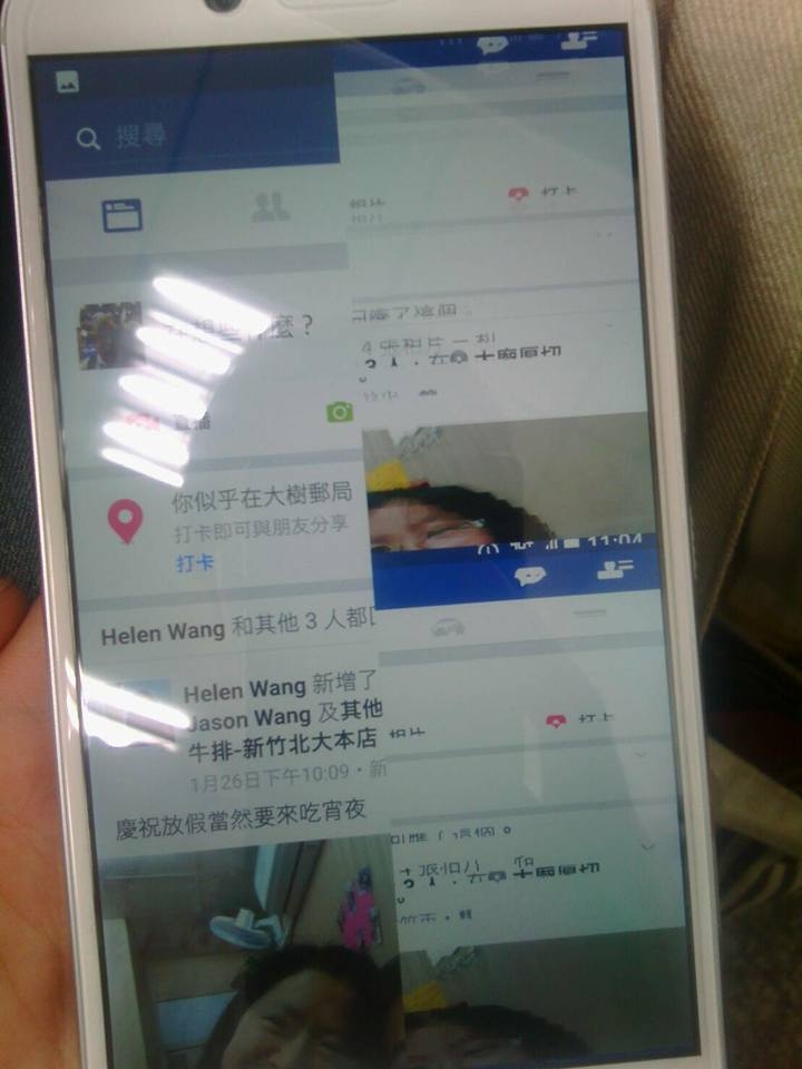 HTC 10 evo  黑屏+分頁  有人也會嗎?
