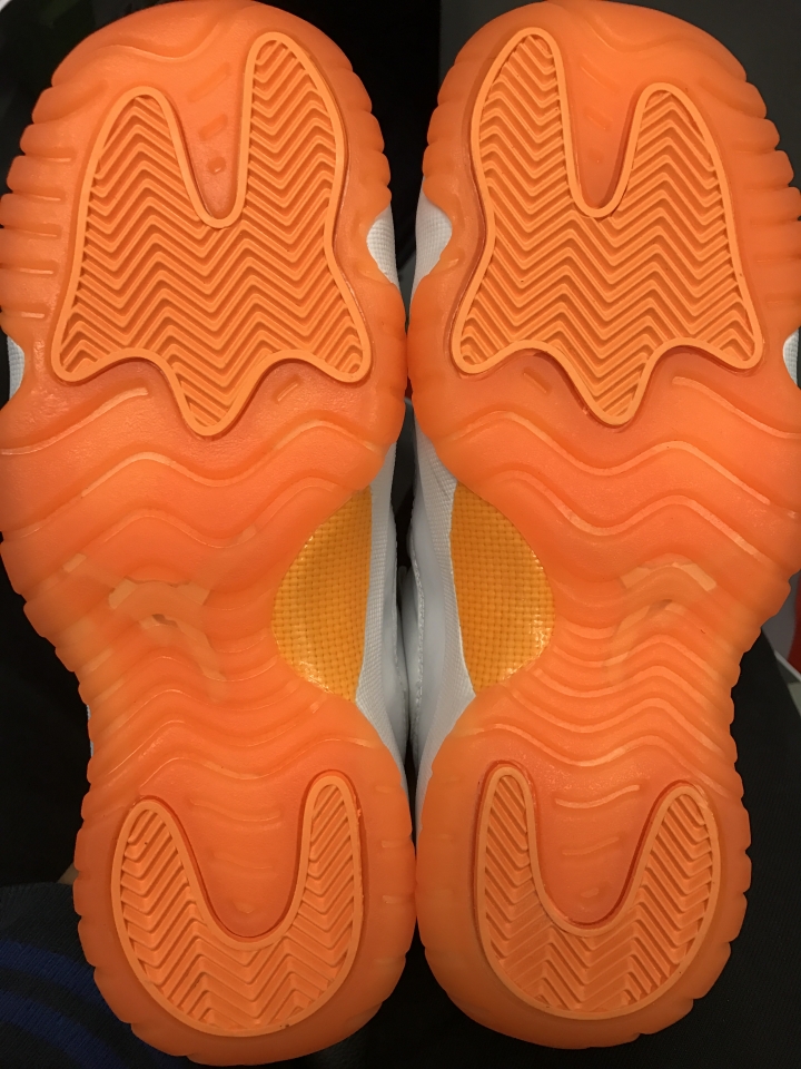 求幫助檢查這雙aj 11 low gg是真或是假