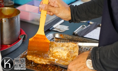 高雄岡山美食推薦《羊角村炸彈蔥油餅》爆漿半熟蛋下午茶點心銅板美食