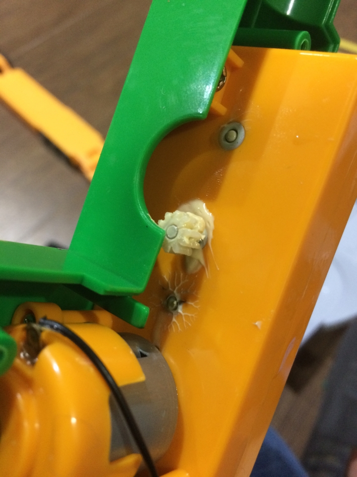 軌道玩具齒輪更換請教