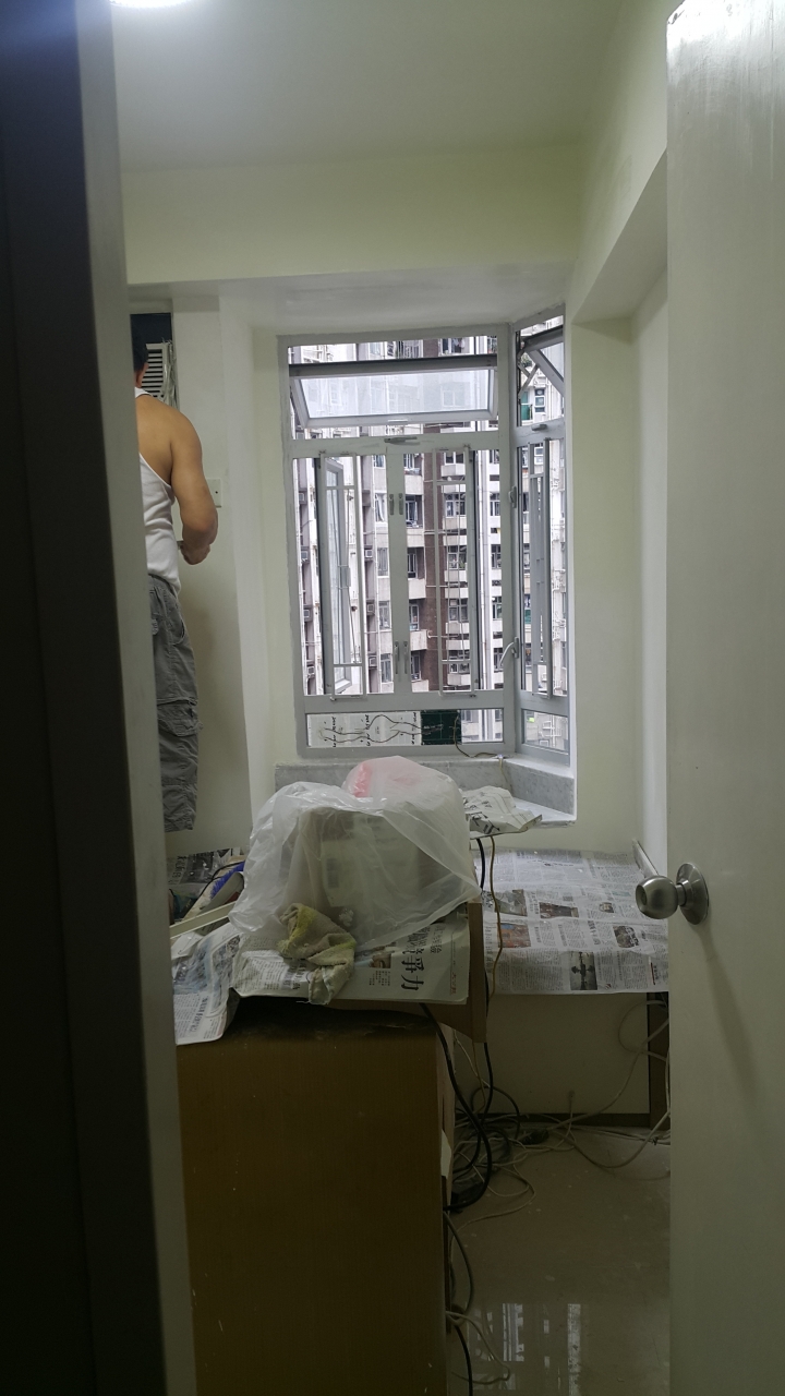 房間太多壁畫，師父不肯開工裝修