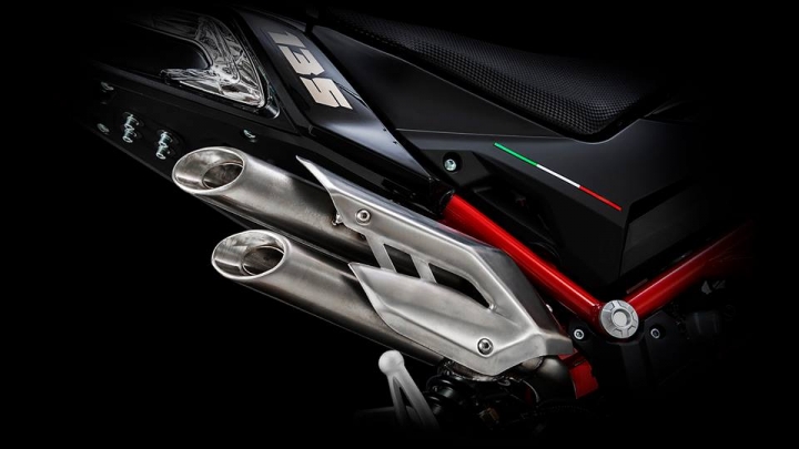快上市了小檔車BENELLI NAKE-TNT135 國外改裝展