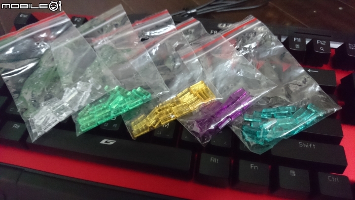 [開箱] B.Friend Mk3 青軸機械鍵盤 104-key 換紅軸全紀錄