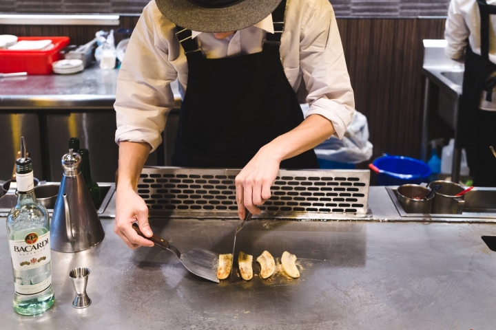 【美食 西區】台中東興路上的高CP創意川味鐵板料理『JD川味』