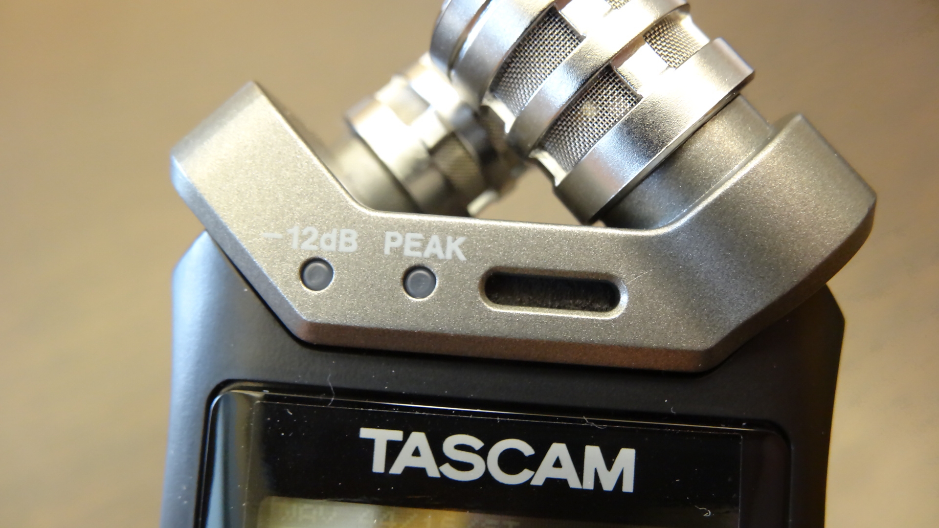 [開箱]TASCAM DR-22WL 線性PCM錄音機 (支援WIFI)