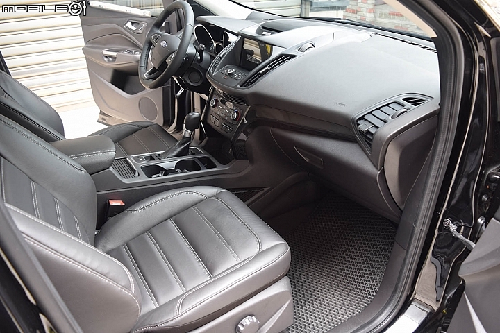 2017 KUGA 2.0 TDCI 黑色 開箱
