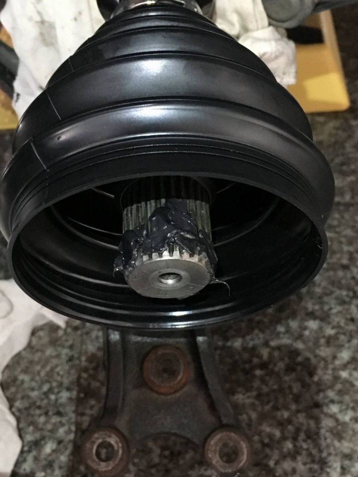 AUDI A3 更換避震器防塵套與傳動軸防塵套( Golf V GTI 也適用)