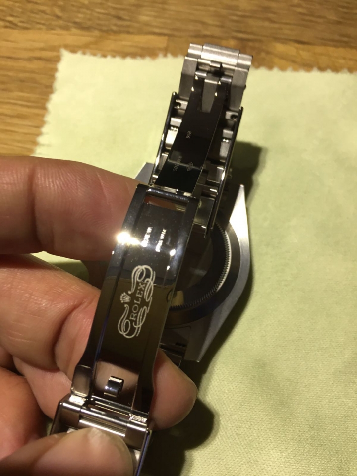 請教各位勞友們看一看這支116610LV?
