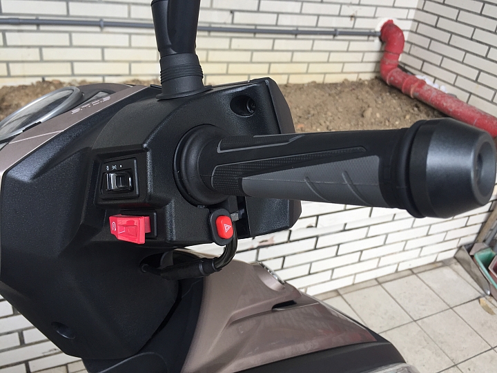 (已更新)教您在Fighter 6代上安裝自製簡單雙閃警示燈