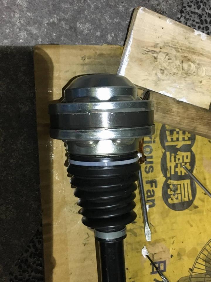AUDI A3 更換避震器防塵套與傳動軸防塵套( Golf V GTI 也適用)