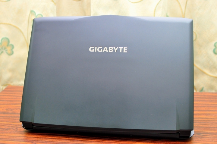 GIGABYTE P55W V7，效能小幅調整，溫度表現更理想
