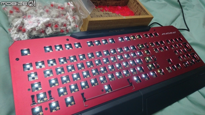 [開箱] B.Friend Mk3 青軸機械鍵盤 104-key 換紅軸全紀錄