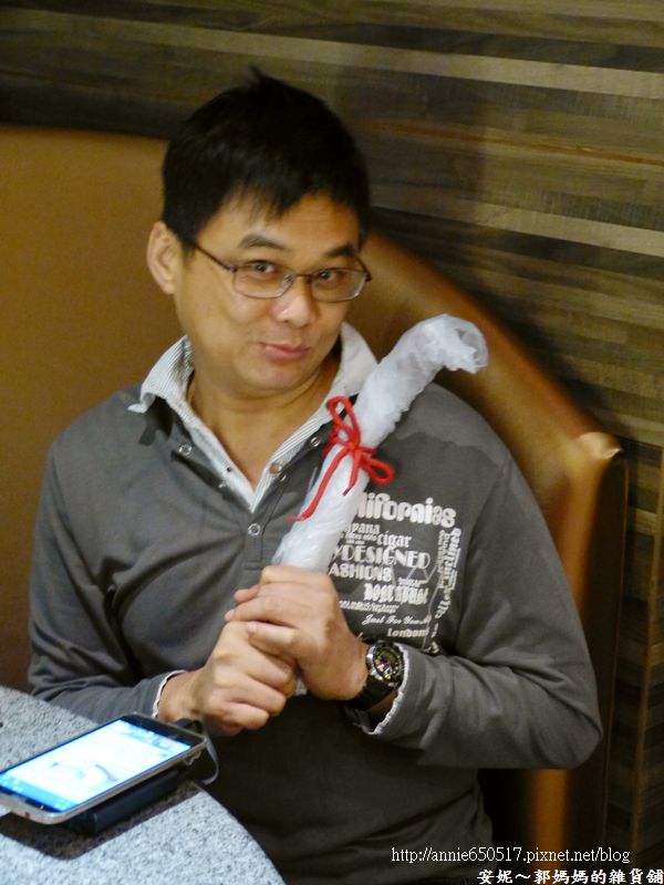 (((高雄食記)))鼓山區金荷mini精緻涮涮鍋之40盎司無敵戰斧牛排，當月生日壽星有優惠