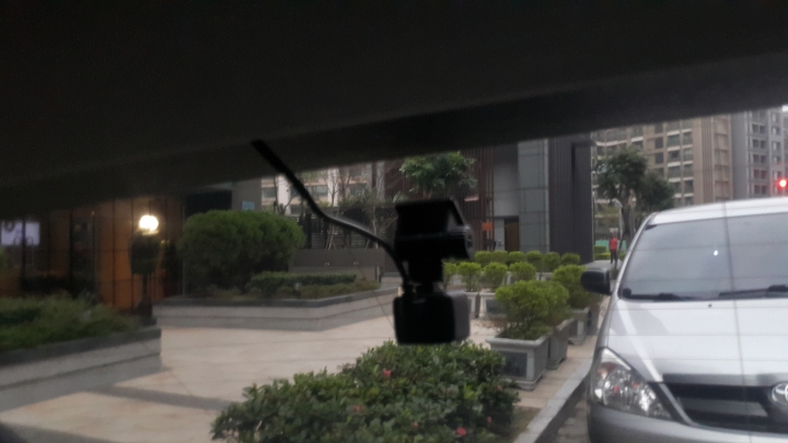 [美機分享開箱]FLYONE RM06前後1080P雙鏡行車紀錄器
