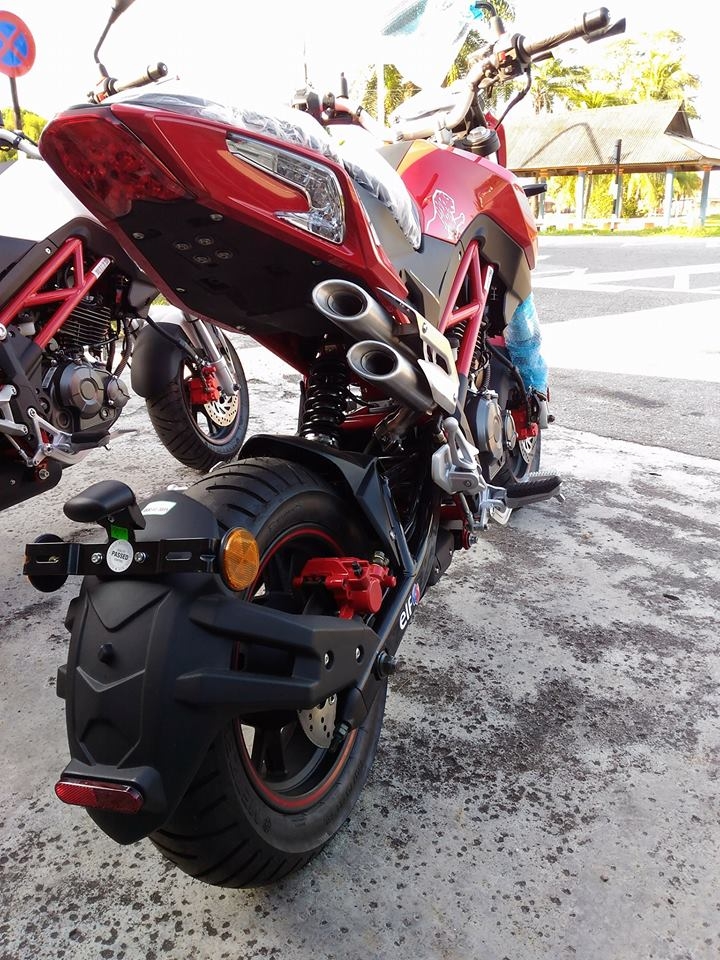 快上市了小檔車BENELLI NAKE-TNT135 國外改裝展