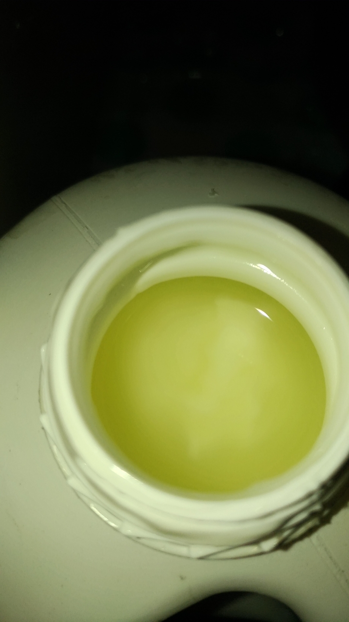請問林鳳營這優酪乳是正常嗎？