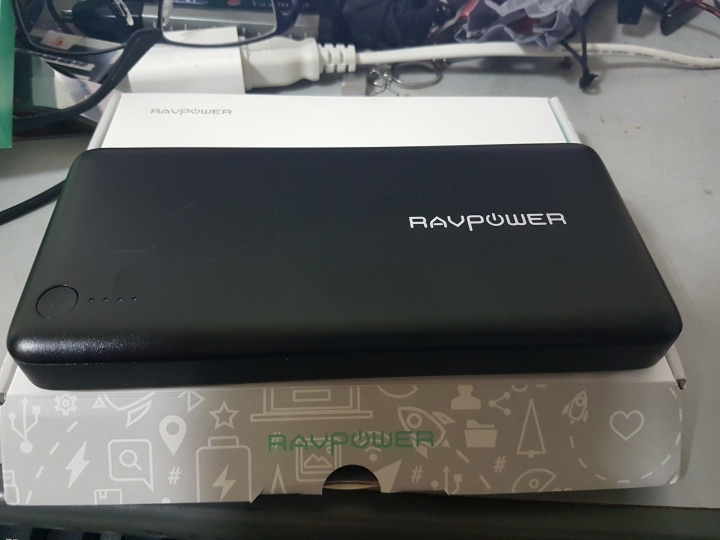 量產的高規行動電源RAVpower RP-PB043