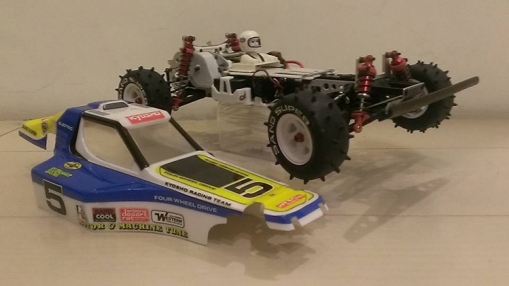 1985年兩台RC電越野車