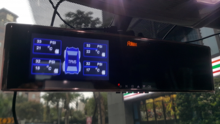 [美機分享開箱]FLYONE RM06前後1080P雙鏡行車紀錄器