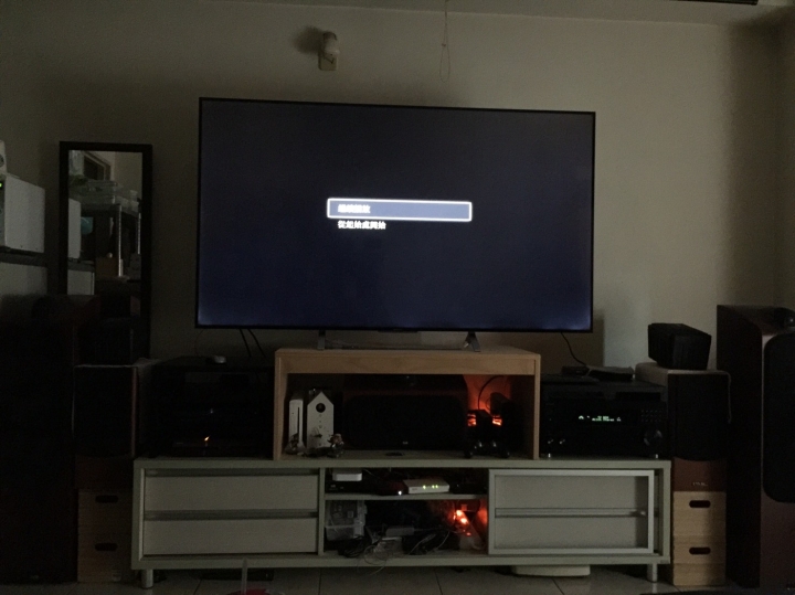 請問PCHOME買的SONY X9000C出現這樣的狀況是正常的嗎?