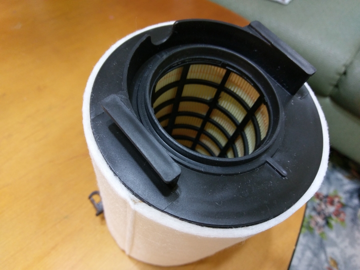 有人知道下面這款空氣濾網是什麼車款使用的嗎??