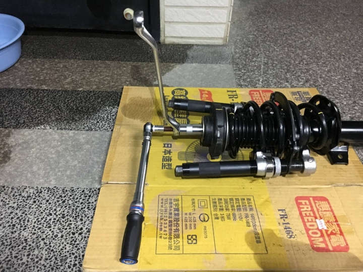 AUDI A3 更換避震器防塵套與傳動軸防塵套( Golf V GTI 也適用)