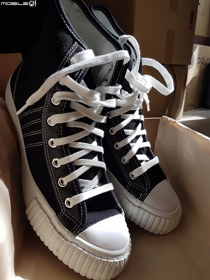 Jeansda Tomahawk  black & white 我終於也金斯大了