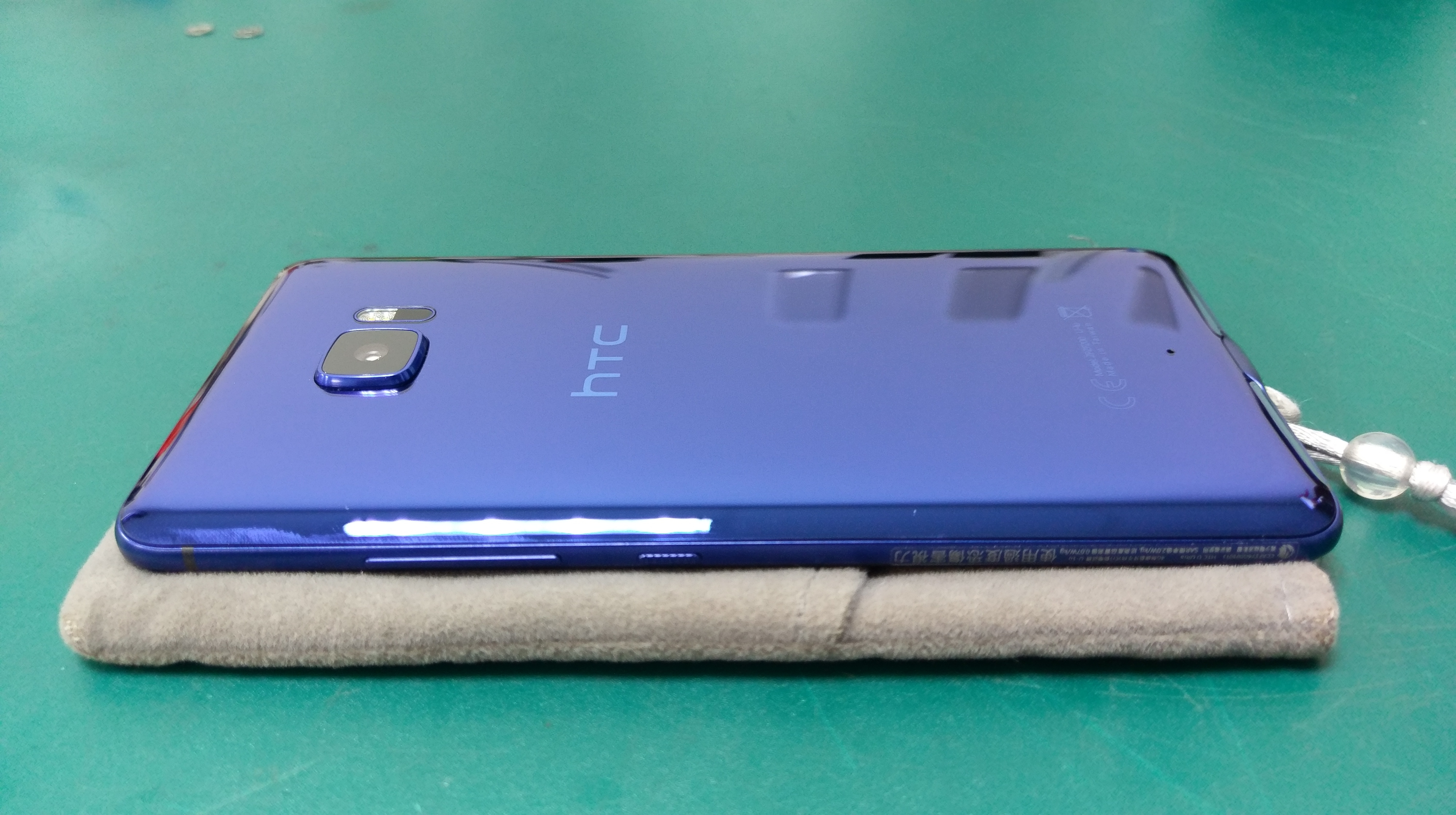 HTC U Ultra 寶石藍 入手