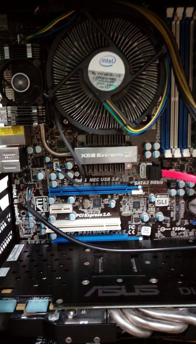 電腦機殼和主機板不合