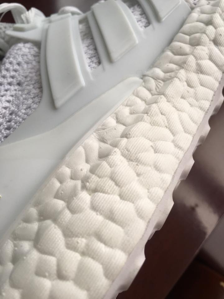 請問有神人能幫我鑑定Ultra boost 2.0 真假