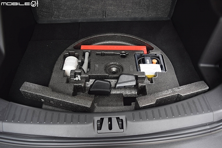 2017 KUGA 2.0 TDCI 黑色 開箱